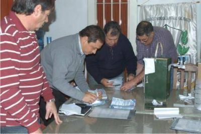 PETROLEROS - ELECCIONES 2010  PEDRO MILLA SIGUE AL FRENTE DEL SINDICATO PETROLERO DE CAMPANA