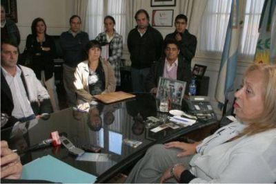 La Intendente Giroldi firm� un importante convenio para resolver la situaci�n del transporte p�blico local