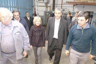El Intendente Ferraresi visit� una f�brica de rodillos para industrias gr�ficas