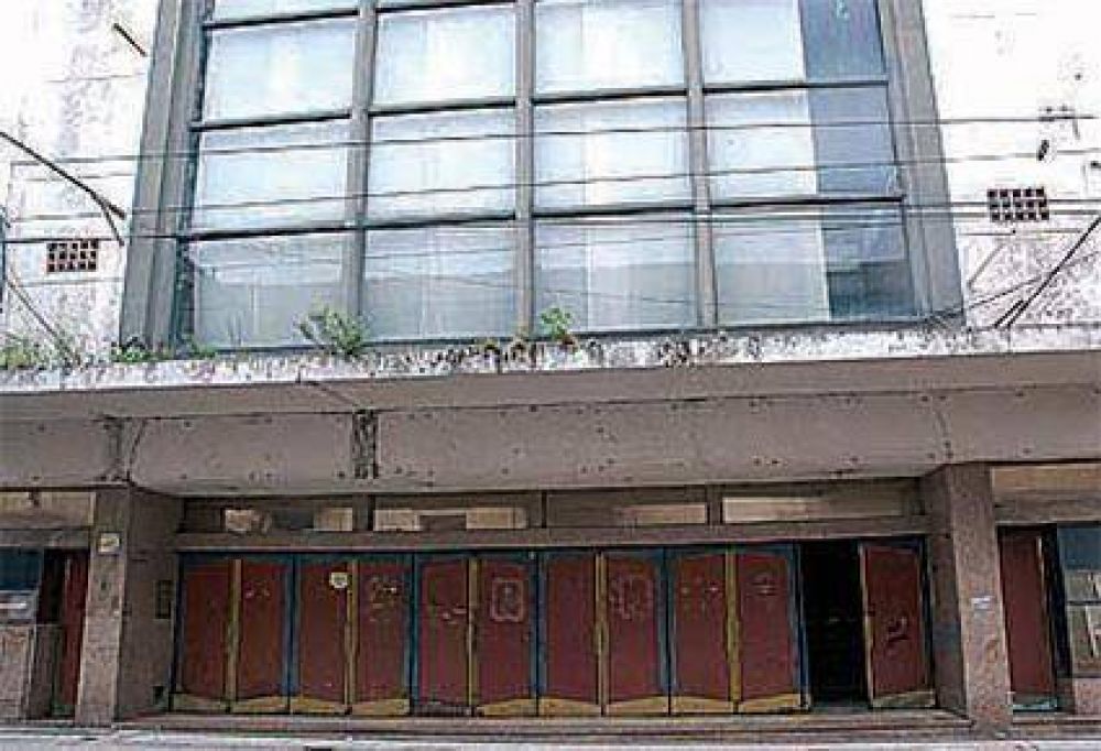 EX CINE SAN MARTIN �Los Municipios est�n exentos del impuesto inmobiliario�