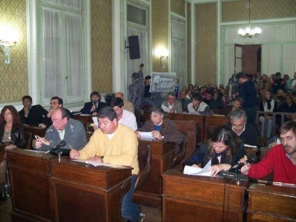 El proyecto oficial de aumento de tasas no cuenta con despacho de comisi�n