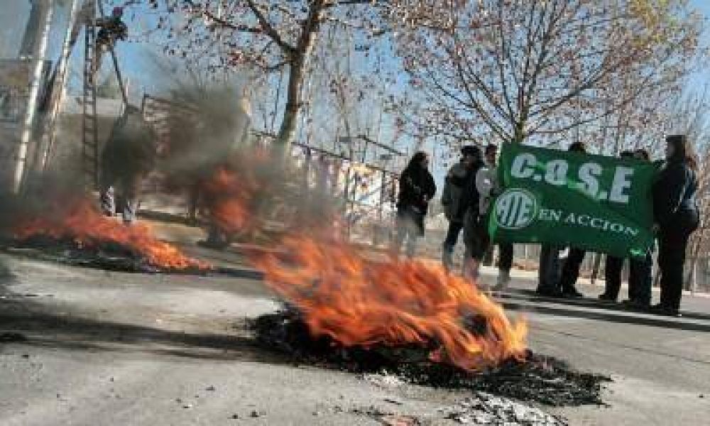 Trabajadores de la Dinaf cortan el Corredor del Oeste