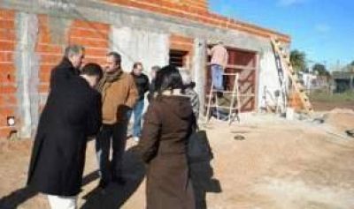 Supervisan en Malvinas Argentinas obras del Programa Social de Equipamiento Deportivo