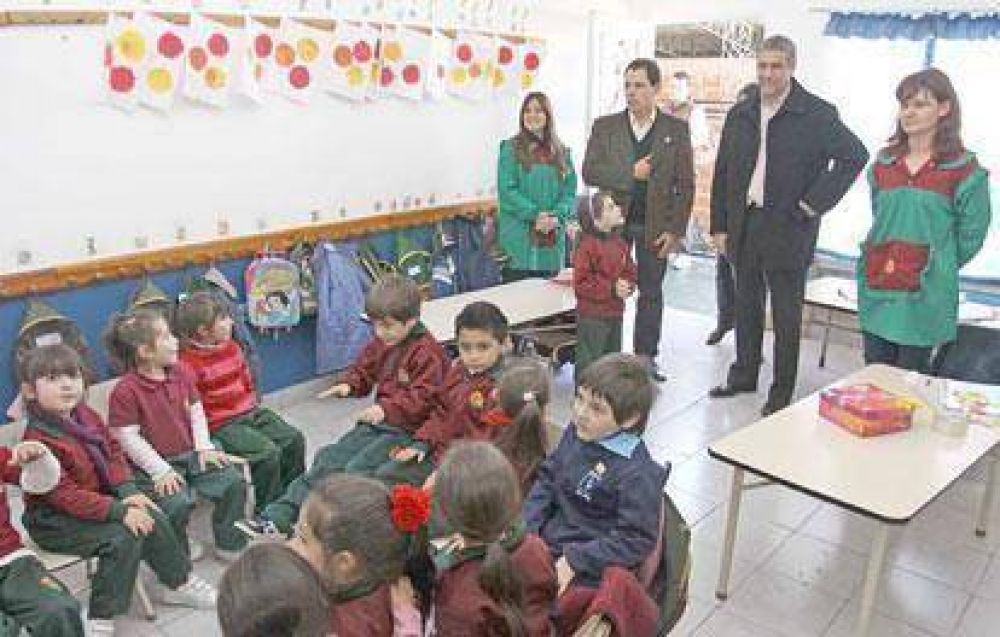 El intendente Ferraresi recorri� el Instituto Soberano Rey de Dom�nico