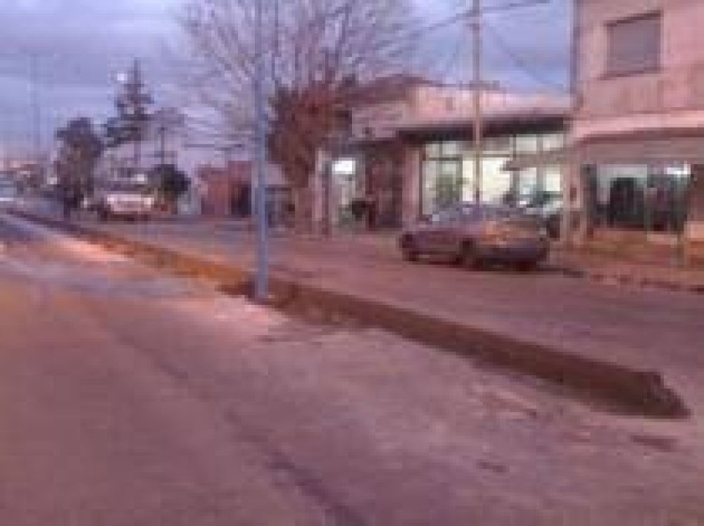 Quilmes Oeste Comenzaron a hacer cordones en el boulevard de Andr�s Baranda