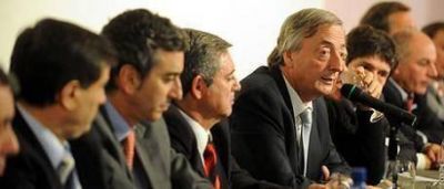 Kirchner y Cobos "tejen" pensando en 2011