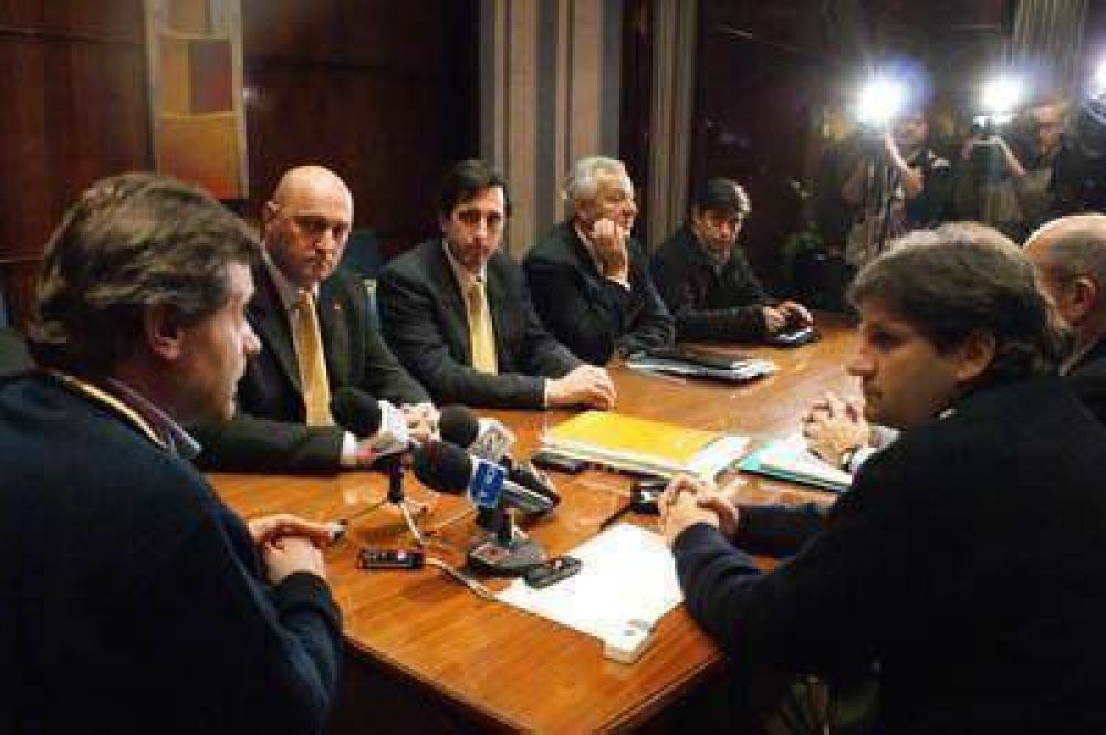 Pulti describi� ante empresarios los planes de obras para la cumbre y 2011