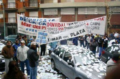 Ruidosa movilizaci�n de los trabajadores del frigor�fico Sadowa tratando de salvar el laburo de 350 obreros