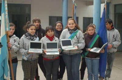Programa Nacional �Conectar Igualdad.com.ar� Se entregaron 183 netbooks a alumnos de la Escuela T�cnica N� 1