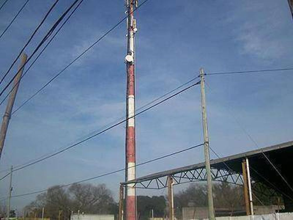 CLAYPOLE | HACE 20 A�OS QUE EST�N INSTALADAS Vecinos de Claypole reclaman el desmantelamiento de tres antenas