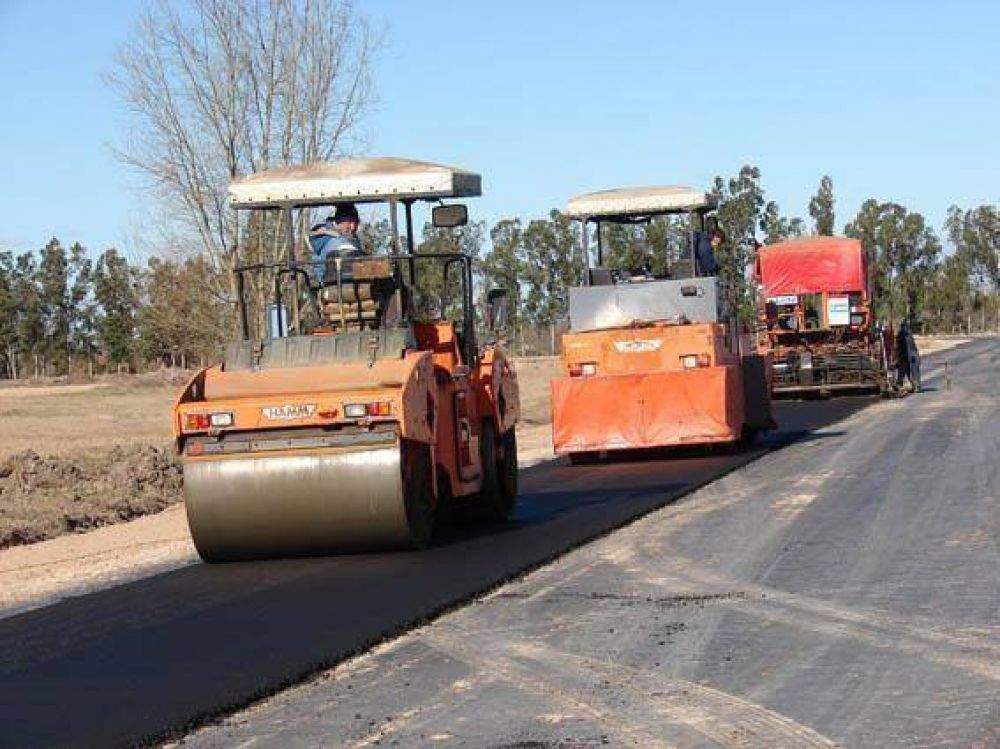 Comenzaron a asfaltar el circuito colonense Emilio Reybet