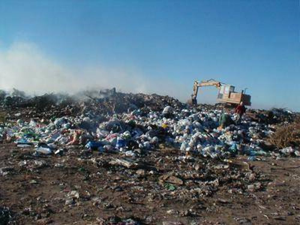 No da para m�s: se impone adoptar soluciones de fondo - Basural: Otro incendio en el colapsado predio