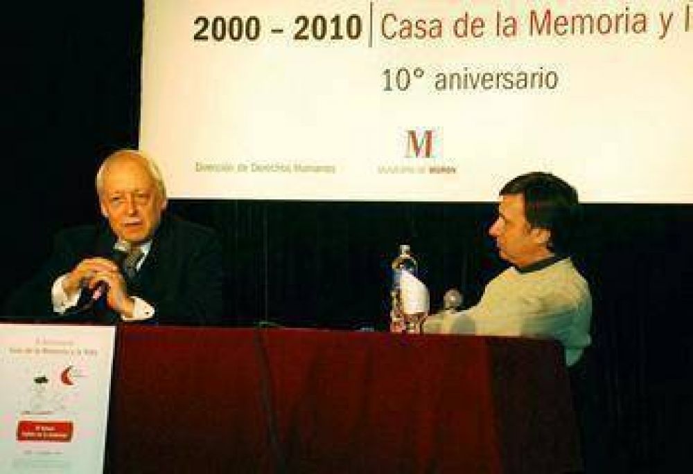 Horacio Verbitsky en la Casa de la Memoria y la Vida