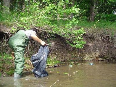 ABAJO DEL PUENTE MITRE El s�bado se realizar� una jornada de limpieza del r�o Luj�n