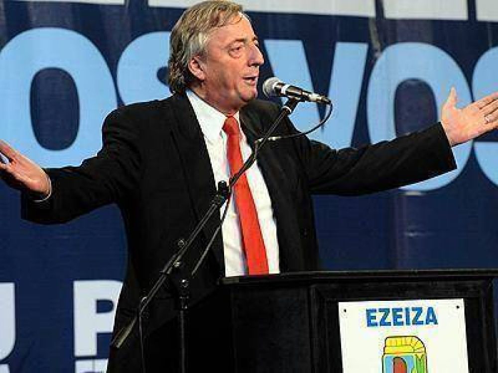 ENCUENTRO DE INTENDENTES Y CONCEJALES PRONISTAS En Ezeiza, Kirchner defendi� las pol�ticas econ�micas