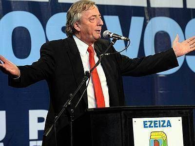 ENCUENTRO DE INTENDENTES Y CONCEJALES PRONISTAS En Ezeiza, Kirchner defendi� las pol�ticas econ�micas