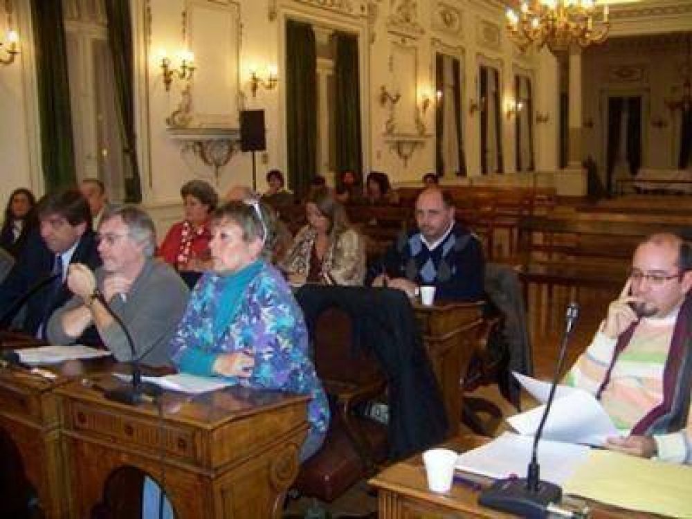 El Legislativo aprob� cobrar prestaciones en el Hospital