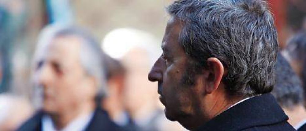 El recuerdo y el dolor por la AMIA lograron juntar a Kirchner y a Cobos