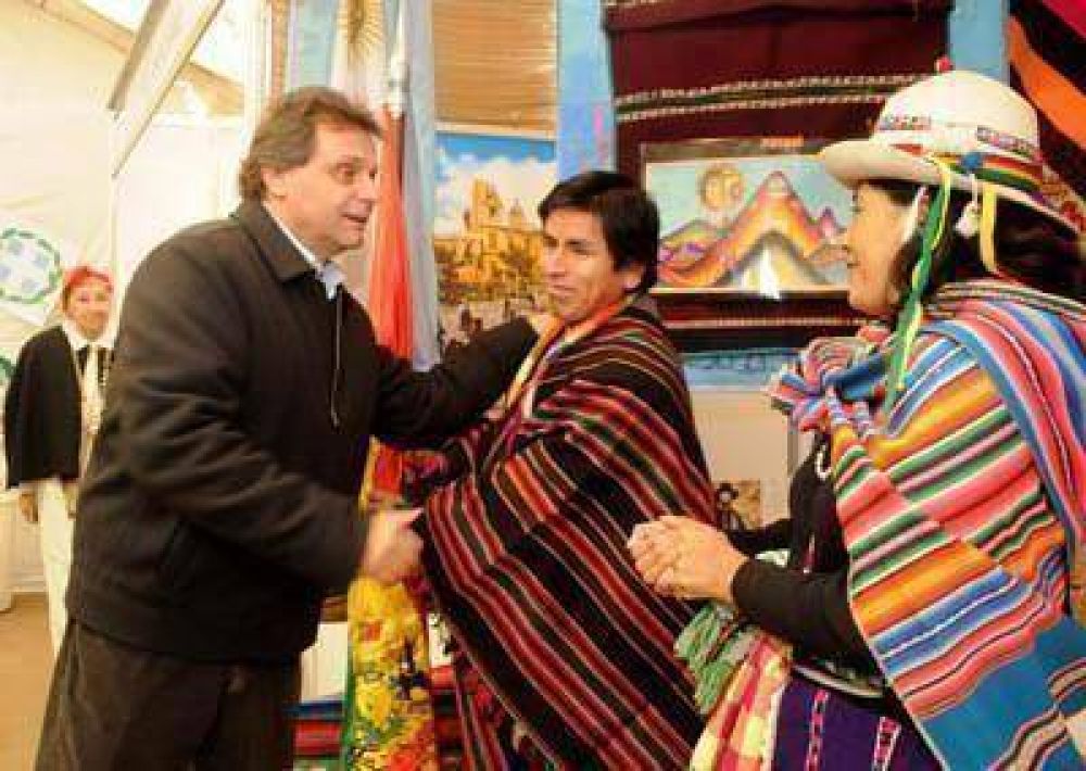 La Feria de las Colectividades se sum� a los atractivos de la ciudad