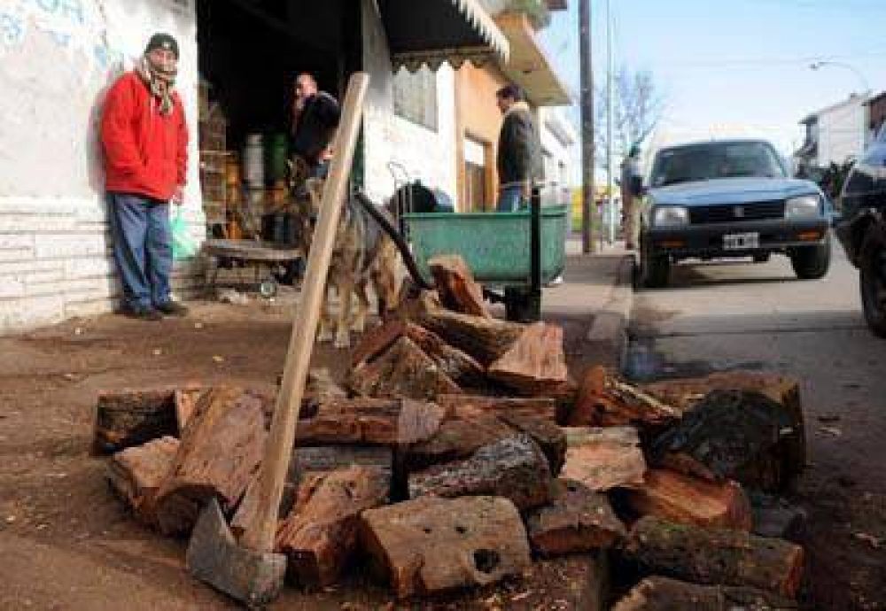 Sigue faltando el gas en garrafas y se incrementa el consumo de le�a
