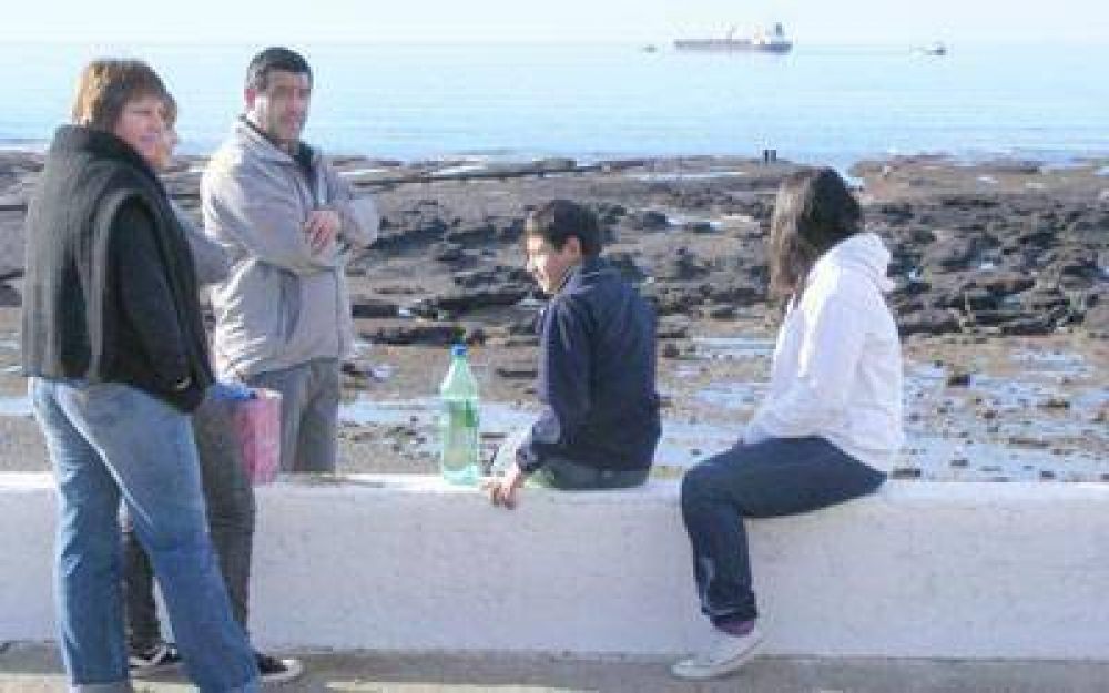 S�bado de ballenas en la costanera caletense