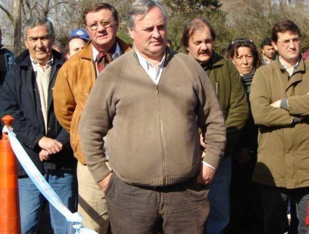 En la inauguraci�n del asfalto, De la Torre se refiri� a la solicitada.