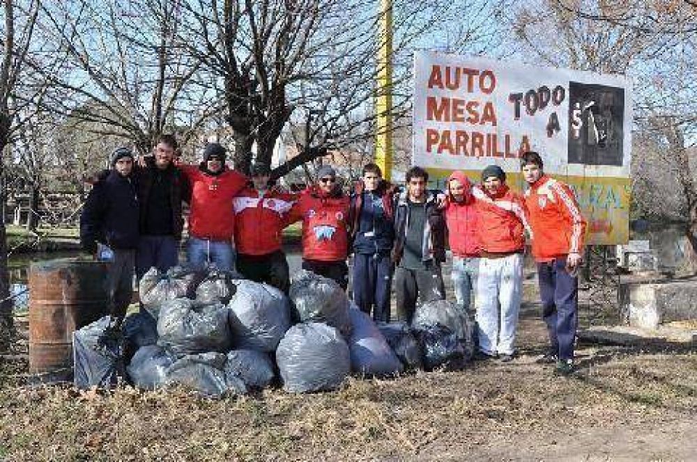 LA ACTIVIDAD SE REALIZ� EN LA MA�ANA DEL SABADO Contin�a la limpieza del maltrecho r�o Luj�n