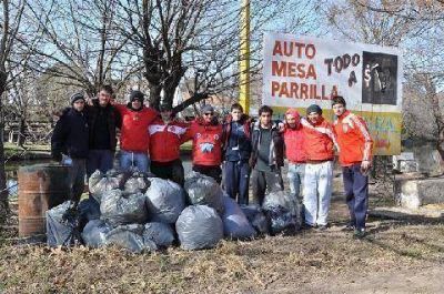 LA ACTIVIDAD SE REALIZ� EN LA MA�ANA DEL SABADO Contin�a la limpieza del maltrecho r�o Luj�n