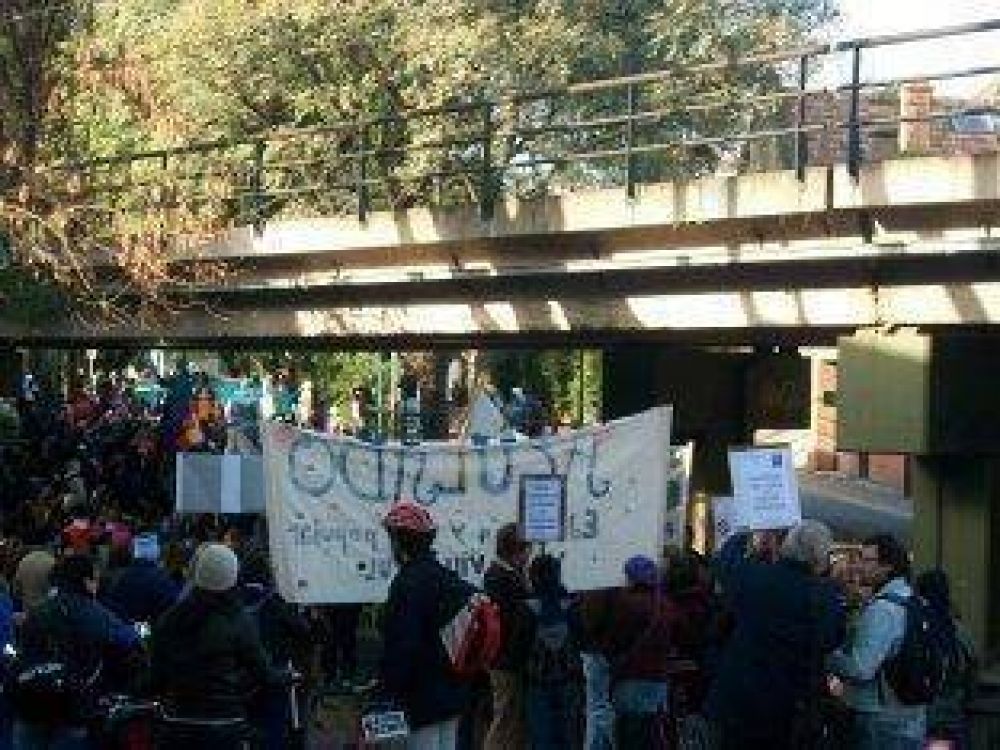 M�s de 3000 vecinos se movilizaron contra el Vial Costero