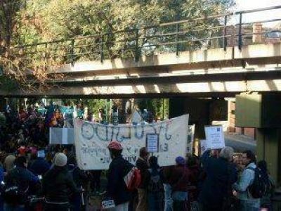 M�s de 3000 vecinos se movilizaron contra el Vial Costero