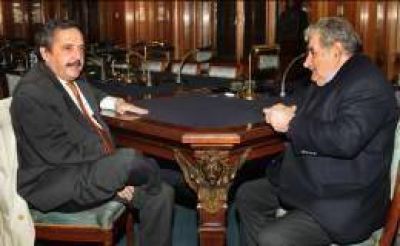 Alfons�n celebr� junto a Mujica los 25 a�os del retorno de la democracia en Uruguay