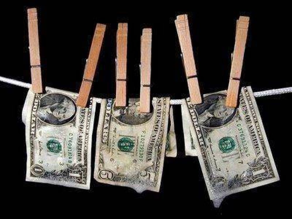 Curso para prevenir el lavado de dinero en la UNLaM
