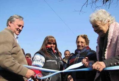 San Miguel  Joaqu�n inaugur� el asfalto de la calle C�rdoba