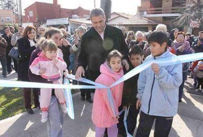 El Intendente Ferraresi inaugur� obras en Villa Dom�nico