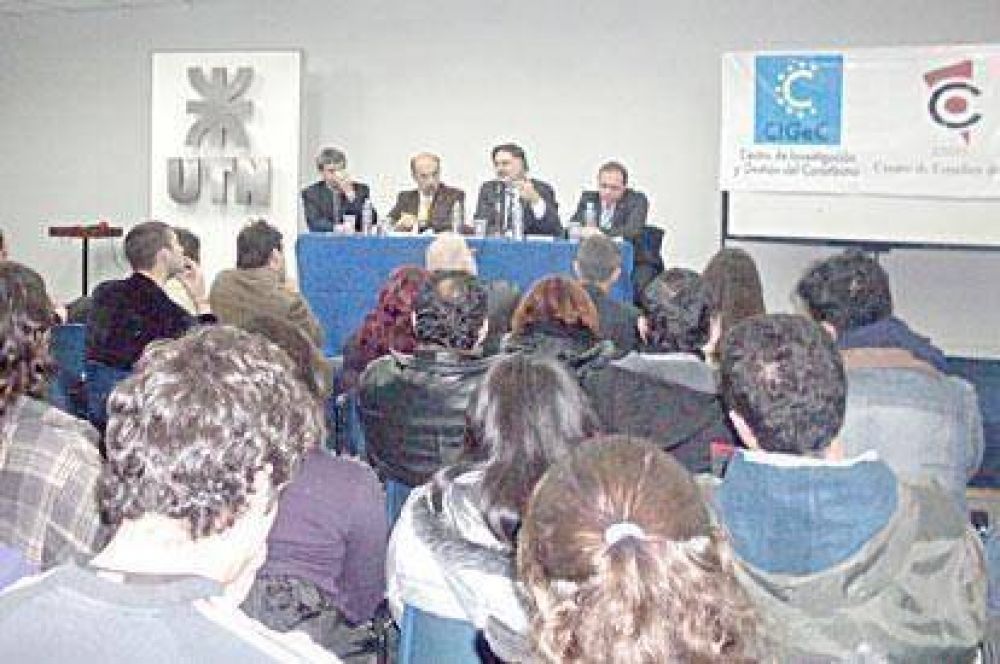 Laborde disert� sobre autonom�a municipal y participaci�n ciudadana