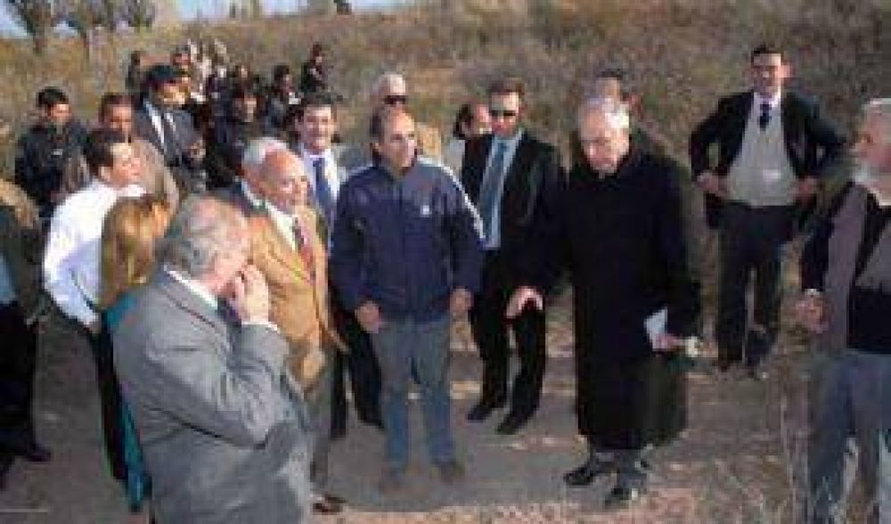 Inspeccionaron el campo donde habr�an arrojado a desaparecidos