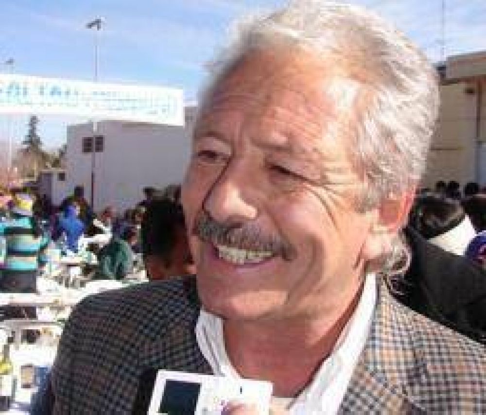 Legislador riojano diserta en Colombia a favor de la energ�a renovable