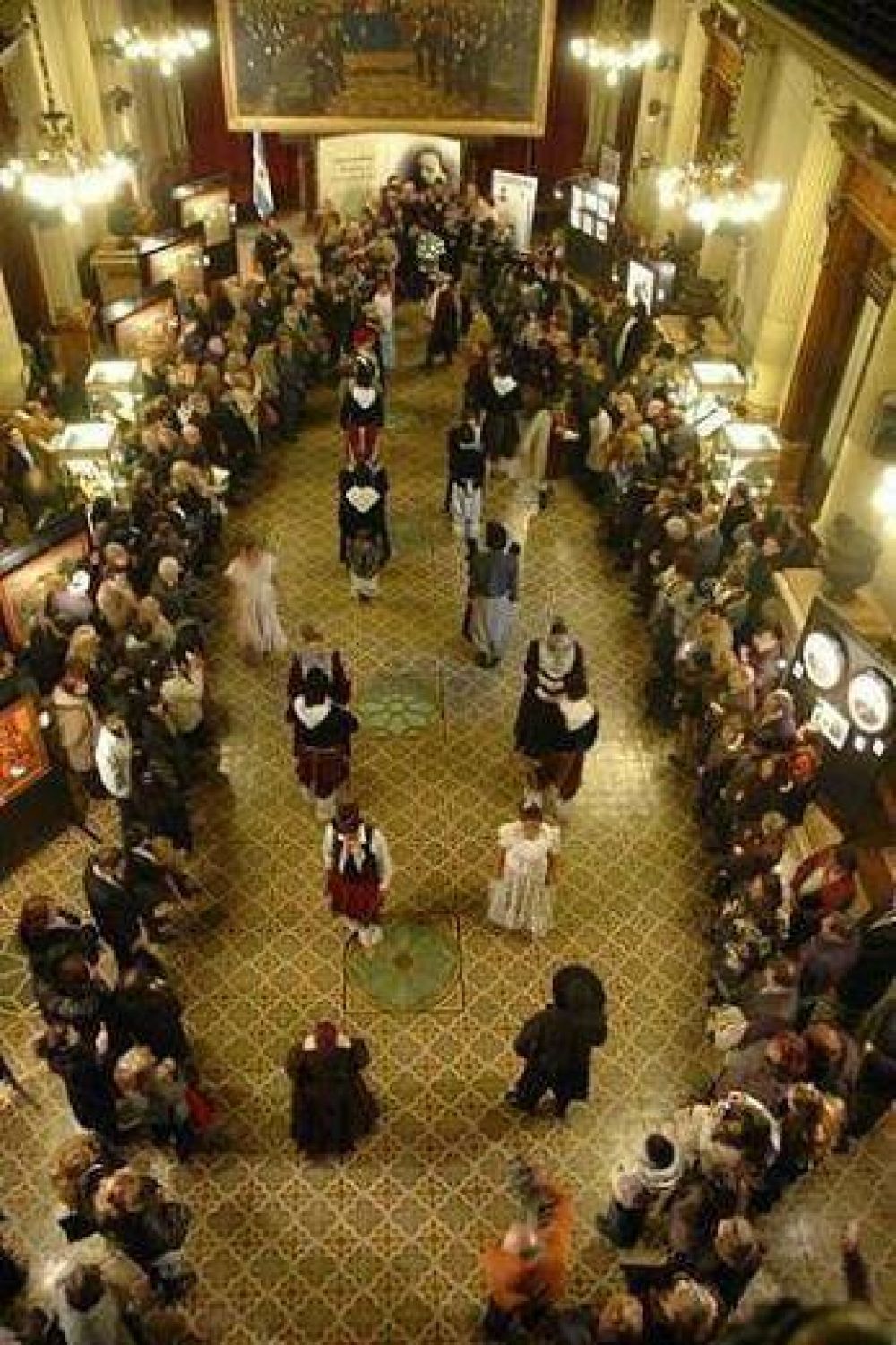 San Martin - IVOSKUS INAUGUR� EN EL CONGRESO DE LA NACI�N LA MUESTRA "HERN�NDEZ Y FIERRO EN PASOS PERDIDOS" 