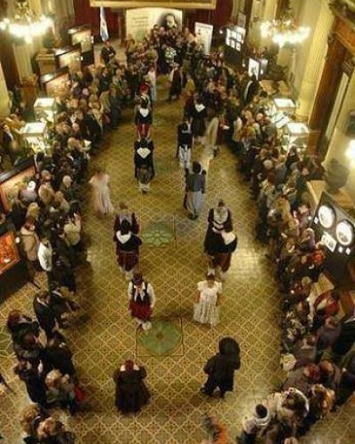 San Martin - IVOSKUS INAUGUR� EN EL CONGRESO DE LA NACI�N LA MUESTRA "HERN�NDEZ Y FIERRO EN PASOS PERDIDOS" 