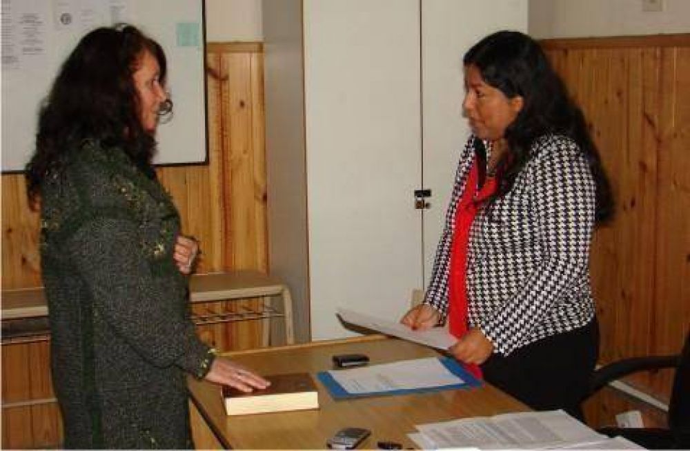 En reemplazo del Lic. Di Mar�a  Alicia Ari�o asumi� como Consejera Escolar