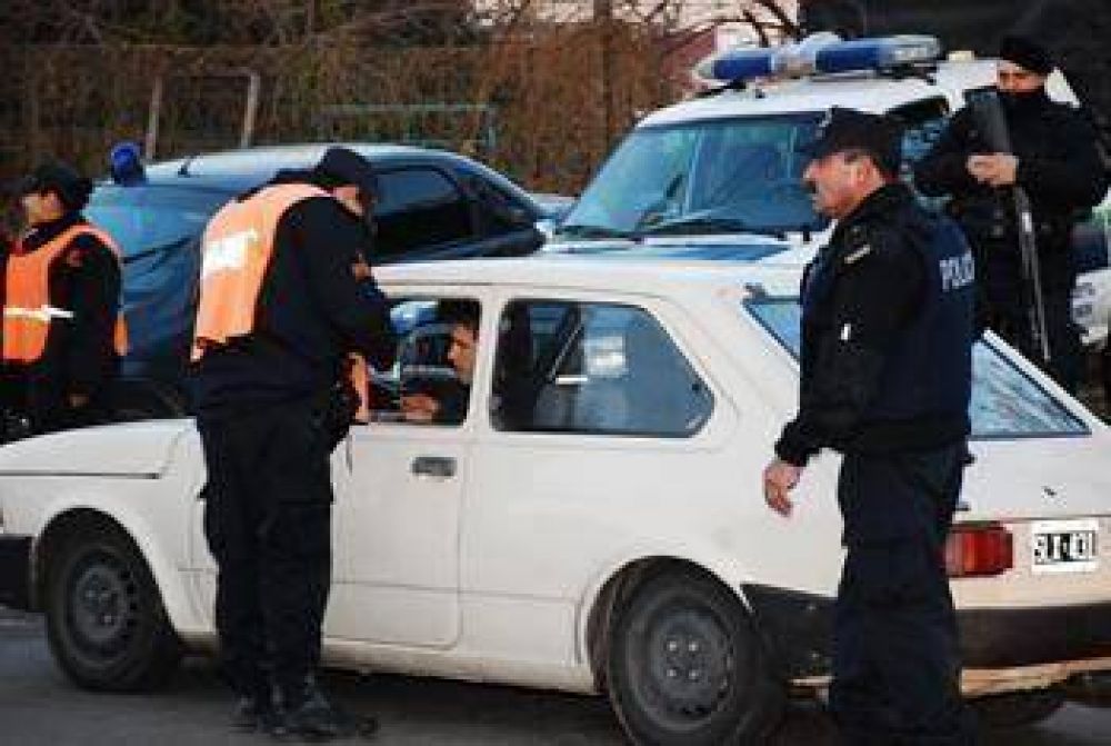 Operativos de seguridad y control vehicular en Haedo y Villa Sarmiento