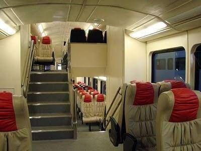 NUEVO SERVICIO DIFERENCIAL DE TBA QUE UNE MERCEDES-ONCE Escaso inter�s despierta en Luj�n el tren de doble piso