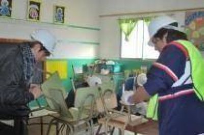 Villa Aurora Realizan tareas de mantenimiento en el Jard�n Municipal 12