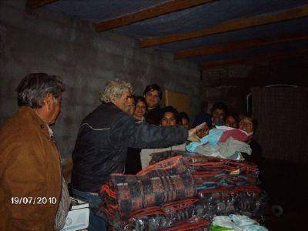 Asisten a vecinos de la zona sur afectados por el fr�o