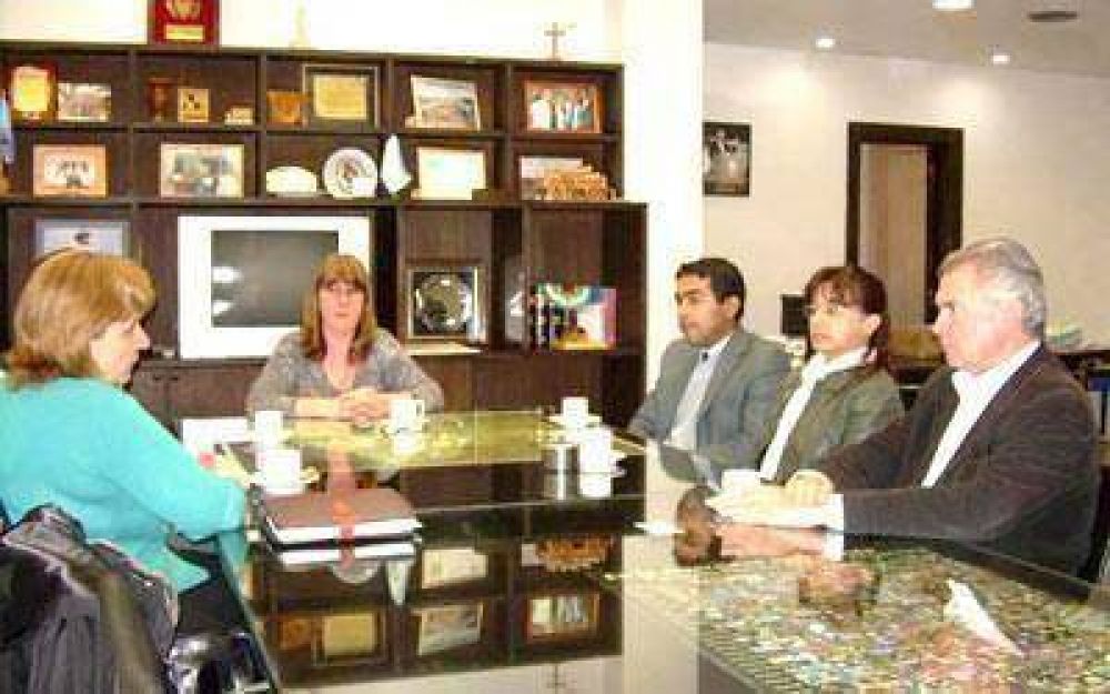 Hospitales de Caleta y Comodoro buscan trabajar coordinadamente