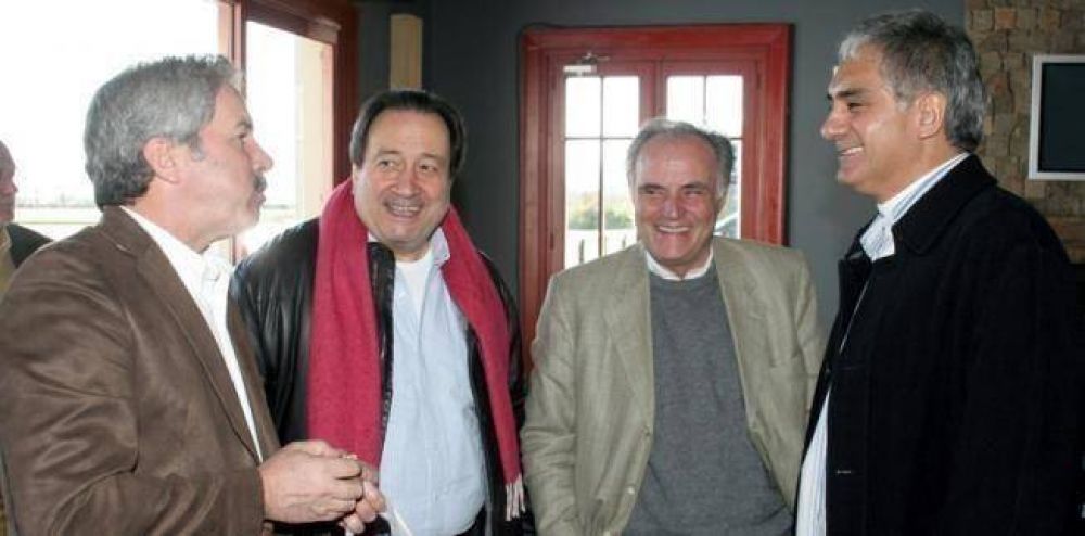Sol� quiere derrotar a los "dos dinosaurios"