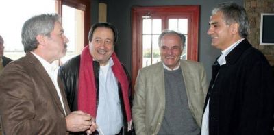 Sol� quiere derrotar a los "dos dinosaurios"