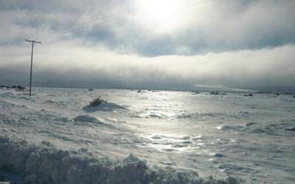Aquilante recorri� zonas afectadas por la nevada
