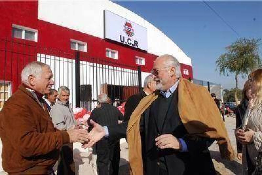 En una jornada de reencuentros, los radicales fijaron la mira en 2011