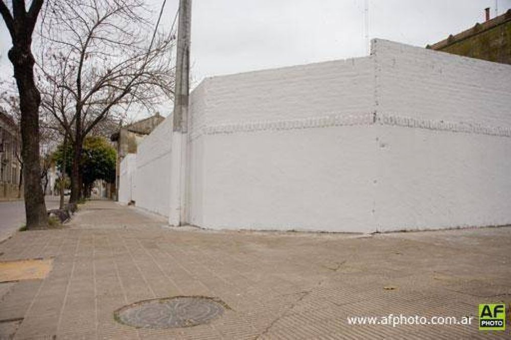 Finalmente son eliminados todos los murales: blanqueada total para la pared de 29 y 26